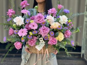 Lẵng hoa đẹp: tím thủy chung cho ngày 20/10